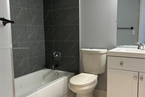 Condominio en alquiler en Coral Springs, Florida, 2 dormitorios, 91.42 m2 № 1972781 - foto 5