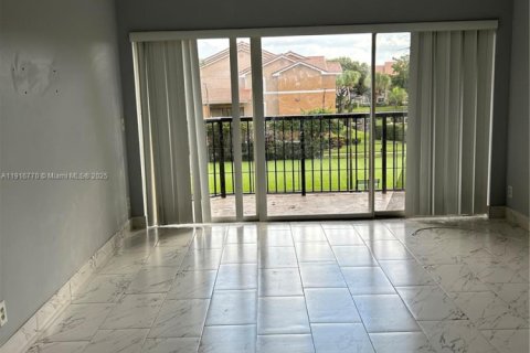 Condominio en alquiler en Coral Springs, Florida, 2 dormitorios, 91.42 m2 № 1972781 - foto 4