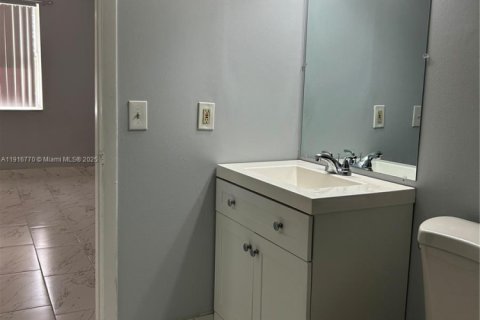 Condominio en alquiler en Coral Springs, Florida, 2 dormitorios, 91.42 m2 № 1972781 - foto 10