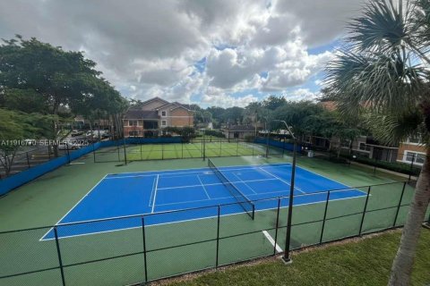 Condominio en alquiler en Coral Springs, Florida, 2 dormitorios, 91.42 m2 № 1972781 - foto 11