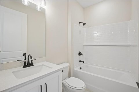 House in Wimauma, Florida 3 bedrooms, 206.8 sq.m. № 2308245 - photo 15