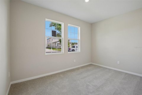 House in Wimauma, Florida 3 bedrooms, 206.8 sq.m. № 2308245 - photo 12