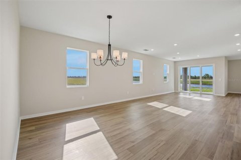 House in Wimauma, Florida 3 bedrooms, 206.8 sq.m. № 2308245 - photo 5