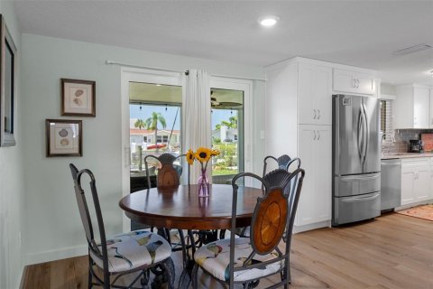 House in Hudson, Florida 2 bedrooms, 90.21 sq.m. № 1761298 - photo 11
