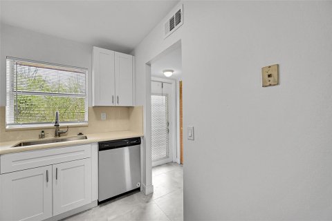 Condominio en venta en Sunrise, Florida, 2 dormitorios, 78.97 m2 № 2193277 - foto 2