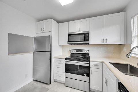 Condominio en Sunrise, Florida, 2 dormitorios № 2193277