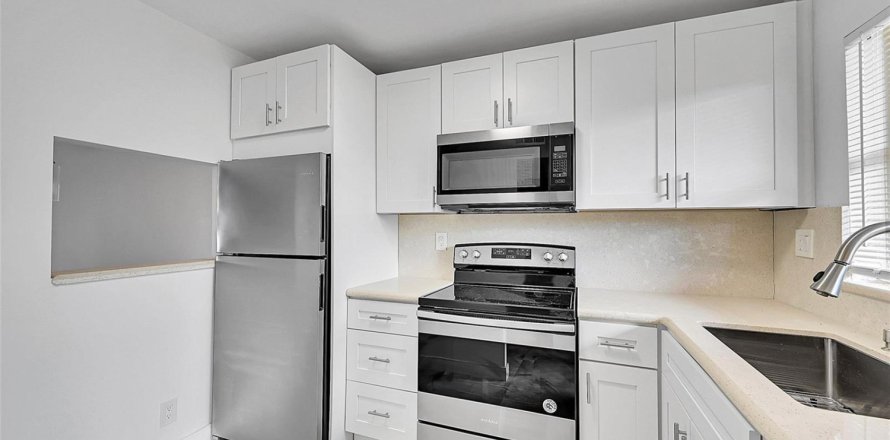 Condominio en Sunrise, Florida, 2 dormitorios № 2193277