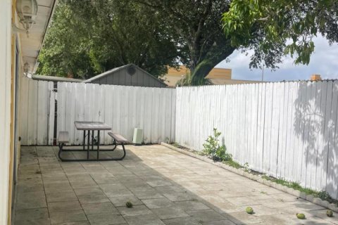 Appartement à louer à Palm Springs, Floride: 2 chambres, 102.19 m2 № 2181214 - photo 20