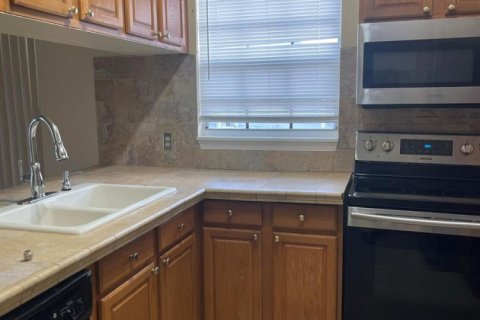 Appartement à louer à Palm Springs, Floride: 2 chambres, 102.19 m2 № 2181214 - photo 24