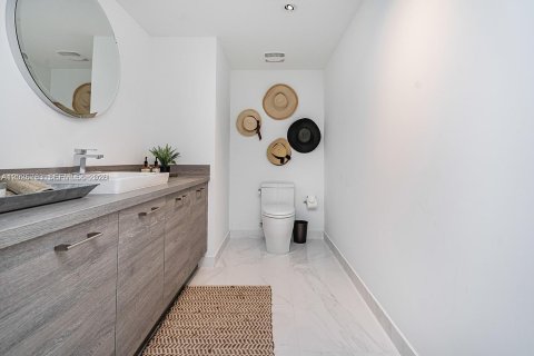 Copropriété à louer à Sunny Isles Beach, Floride: 3 chambres, 158.4 m2 № 2182378 - photo 15