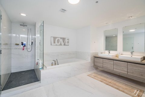 Copropriété à louer à Sunny Isles Beach, Floride: 3 chambres, 158.4 m2 № 2182378 - photo 19