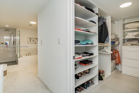 Copropriété à louer à Sunny Isles Beach, Floride: 3 chambres, 158.4 m2 № 2182378 - photo 21