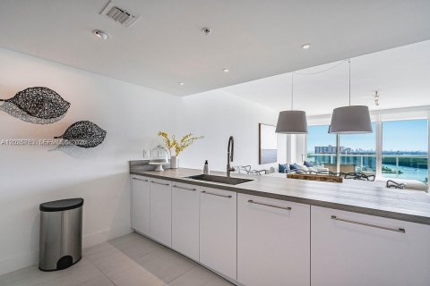Copropriété à louer à Sunny Isles Beach, Floride: 3 chambres, 158.4 m2 № 2182378 - photo 8