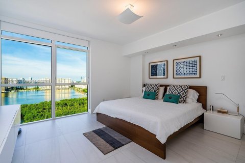 Copropriété à louer à Sunny Isles Beach, Floride: 3 chambres, 158.4 m2 № 2182378 - photo 16