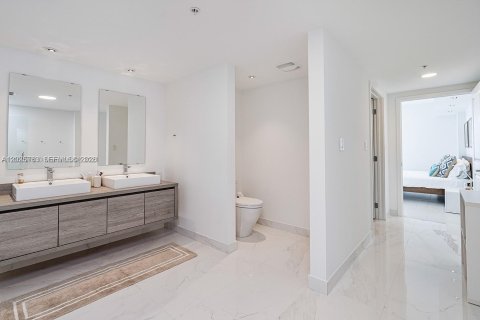 Copropriété à louer à Sunny Isles Beach, Floride: 3 chambres, 158.4 m2 № 2182378 - photo 18