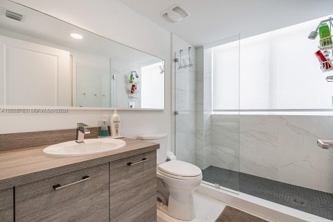 Copropriété à louer à Sunny Isles Beach, Floride: 3 chambres, 158.4 m2 № 2182378 - photo 23
