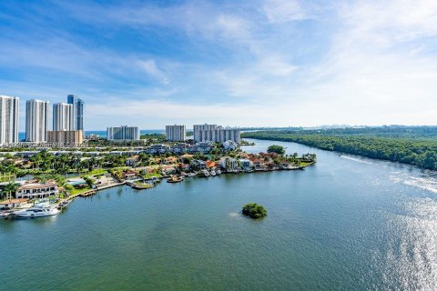 Copropriété à louer à Sunny Isles Beach, Floride: 3 chambres, 158.4 m2 № 2182378 - photo 2