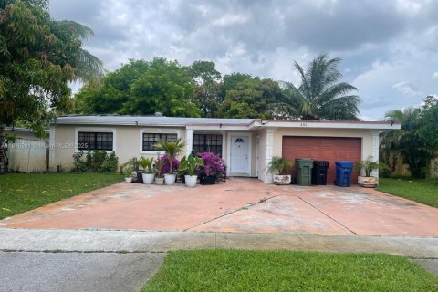 Купить виллу или дом в Форт-Лодердейл, Флорида 4 спальни, 154.22м2, № 1935826 - фото 2