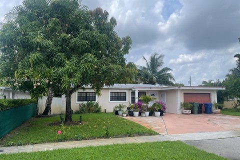 Купить виллу или дом в Форт-Лодердейл, Флорида 4 спальни, 154.22м2, № 1935826 - фото 1