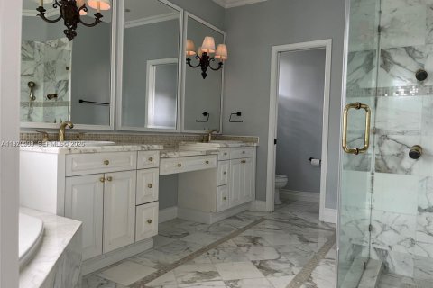 House in Weston, Florida 5 bedrooms, 236.53 sq.m. № 2031276 - photo 21