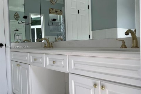 House in Weston, Florida 5 bedrooms, 236.53 sq.m. № 2031276 - photo 6