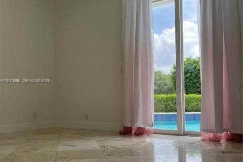 House in Weston, Florida 5 bedrooms, 236.53 sq.m. № 2031276 - photo 7