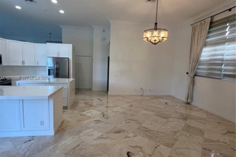 House in Weston, Florida 5 bedrooms, 236.53 sq.m. № 2031276 - photo 12