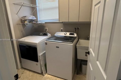 House in Weston, Florida 5 bedrooms, 236.53 sq.m. № 2031276 - photo 18