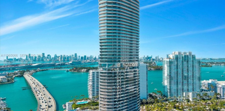 Condominio en Miami Beach, Florida, 3 dormitorios № 2079315