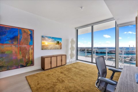 Condominio en alquiler en Miami Beach, Florida, 3 dormitorios, 236.53 m2 № 2079315 - foto 25