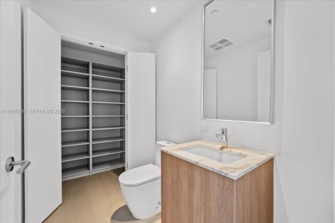 Condominio en alquiler en Miami Beach, Florida, 3 dormitorios, 236.53 m2 № 2079315 - foto 19