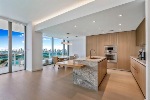 Condominio en alquiler en Miami Beach, Florida, 3 dormitorios, 236.53 m2 № 2079315 - foto 8