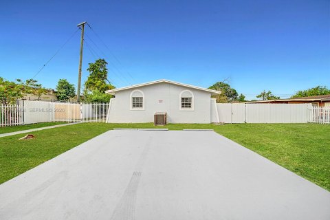 Снять в аренду виллу или дом в Майами-Гарденс, Флорида 3 спальни, 163.04м2, № 2004706 - фото 18