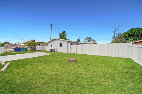 Снять в аренду виллу или дом в Майами-Гарденс, Флорида 3 спальни, 163.04м2, № 2004706 - фото 19