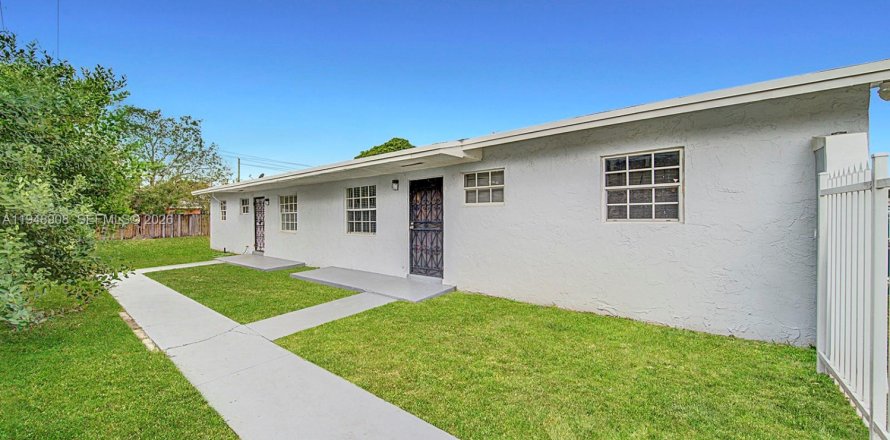 Дом в Майами-Гарденс, Флорида 3 спальни, 163.04м2 № 2004706