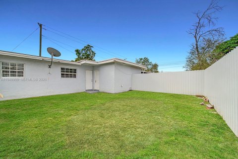 Снять в аренду виллу или дом в Майами-Гарденс, Флорида 3 спальни, 163.04м2, № 2004706 - фото 17