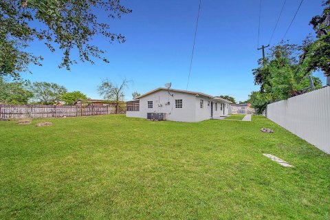 Снять в аренду виллу или дом в Майами-Гарденс, Флорида 3 спальни, 163.04м2, № 2004706 - фото 20