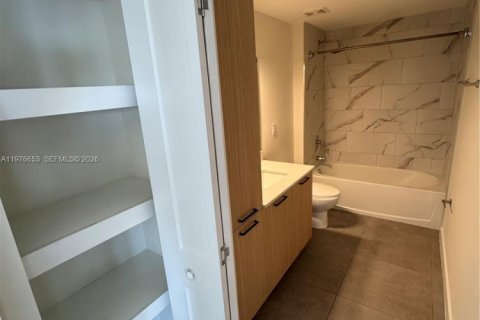 House in North Miami Beach, Florida 1 bedroom № 2251336 - photo 5