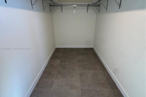 House in North Miami Beach, Florida 1 bedroom № 2251336 - photo 3