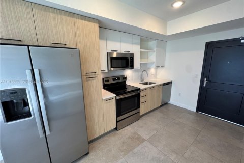 House in North Miami Beach, Florida 1 bedroom № 2251336 - photo 2