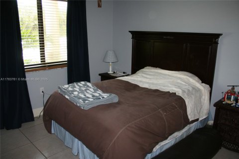 House in Key Largo, Florida 3 bedrooms, 165.83 sq.m. № 1696018 - photo 13