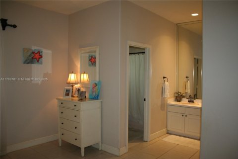 House in Key Largo, Florida 3 bedrooms, 165.83 sq.m. № 1696018 - photo 22