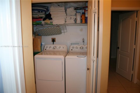 House in Key Largo, Florida 3 bedrooms, 165.83 sq.m. № 1696018 - photo 12