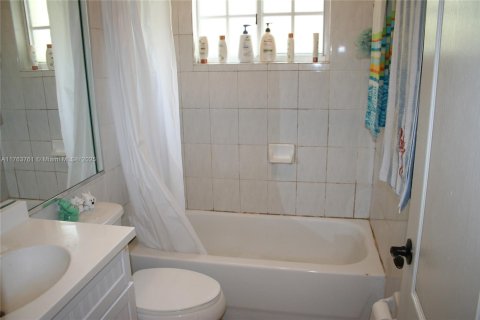 House in Key Largo, Florida 3 bedrooms, 165.83 sq.m. № 1696018 - photo 19