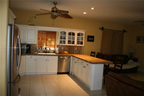 House in Key Largo, Florida 3 bedrooms, 165.83 sq.m. № 1696018 - photo 4