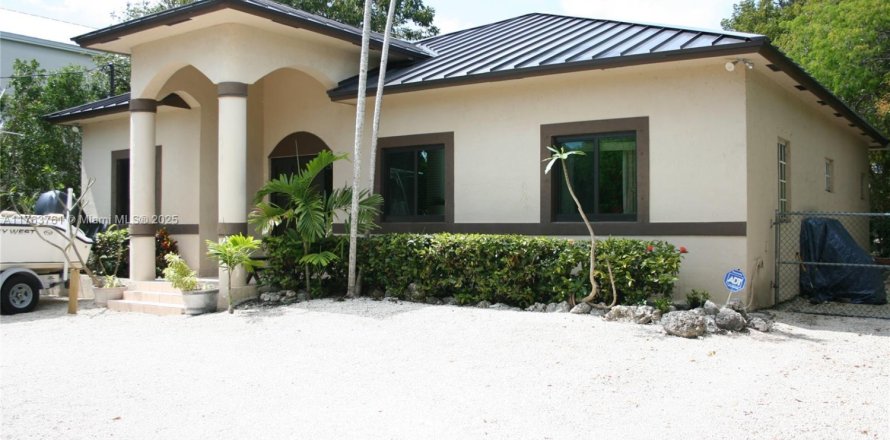 House in Key Largo, Florida 3 bedrooms, 165.83 sq.m. № 1696018