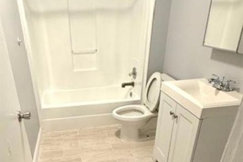 Apartment in Seffner, Florida 2 bedrooms, 60.39 sq.m. № 2217770 - photo 12
