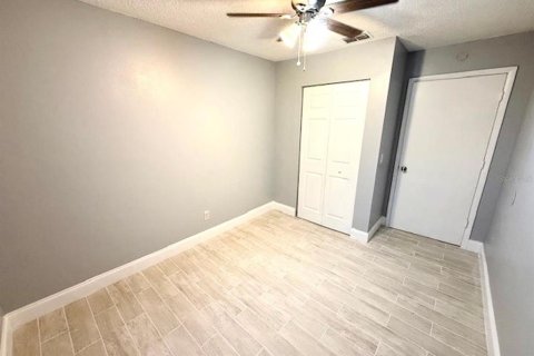 Apartment in Seffner, Florida 2 bedrooms, 60.39 sq.m. № 2217770 - photo 8