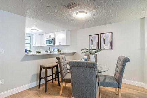 Adosado en venta en Tampa, Florida, 2 dormitorios, 110.37 m2 № 1849836 - foto 9
