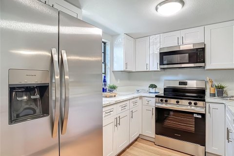 Adosado en venta en Tampa, Florida, 2 dormitorios, 110.37 m2 № 1849836 - foto 3